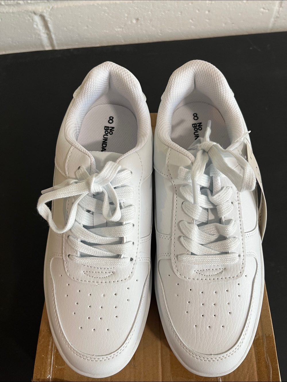 Classic All-White Platform Sneakers 8.5 Women’s - Picture 2 of 4